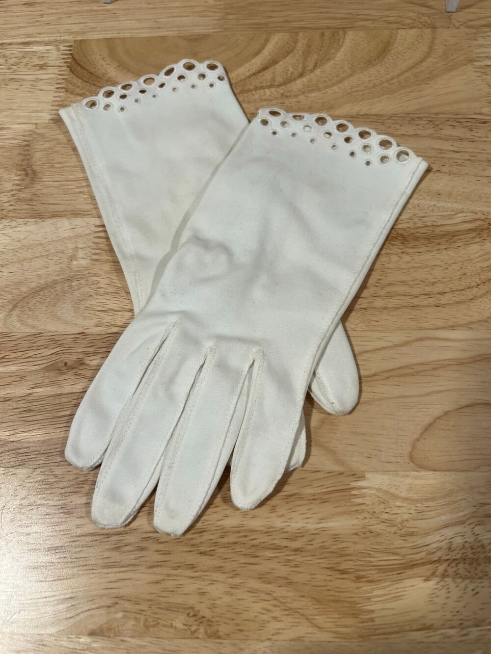 Vintage Dainty Cotton Gloves White Small